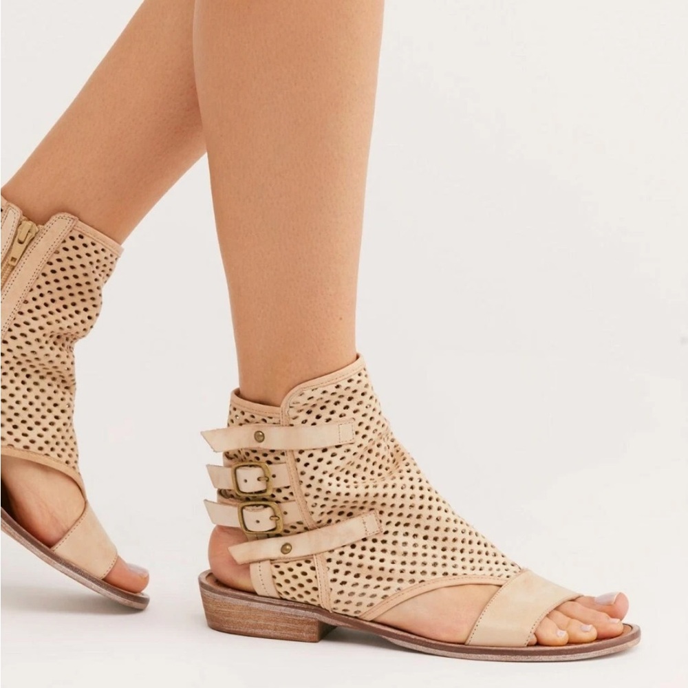 Free People On a whim Perforated Beige Leather Buckle Sandal Bootie 39 8.5